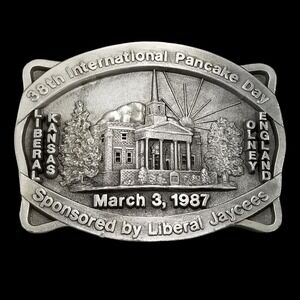 1987 International Pancake Day Belt Buckle Liberal Kansas Olney England‎